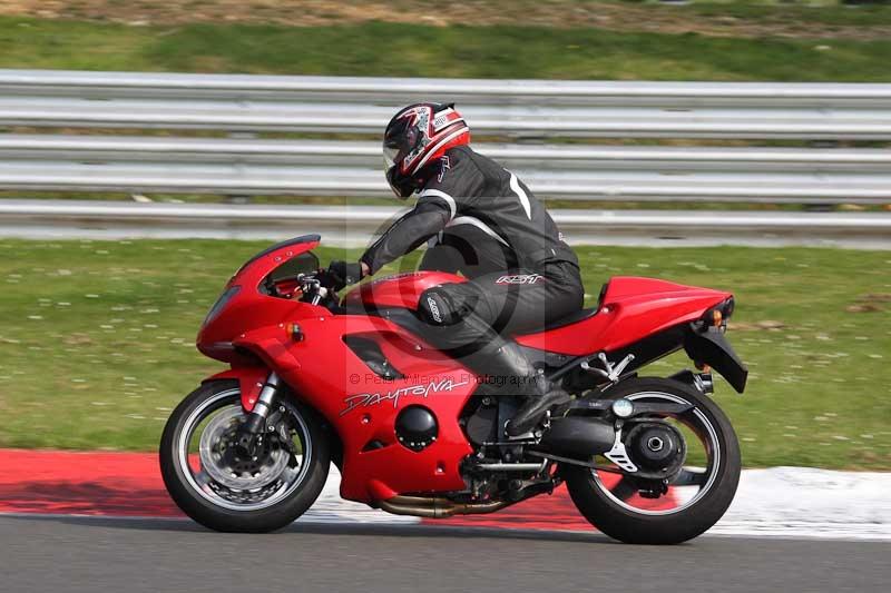 Motorcycle action photographs;Trackday digital images;brands;brands hatch photographs;event digital images;eventdigitalimages;motor racing london;no limits trackday;peter wileman photography;trackday;trackday photos
