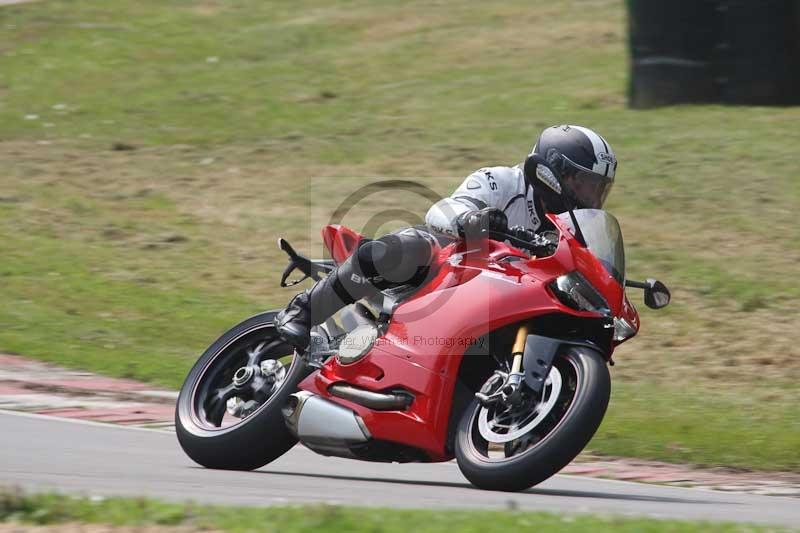 Motorcycle action photographs;Trackday digital images;brands;brands hatch photographs;event digital images;eventdigitalimages;motor racing london;no limits trackday;peter wileman photography;trackday;trackday photos