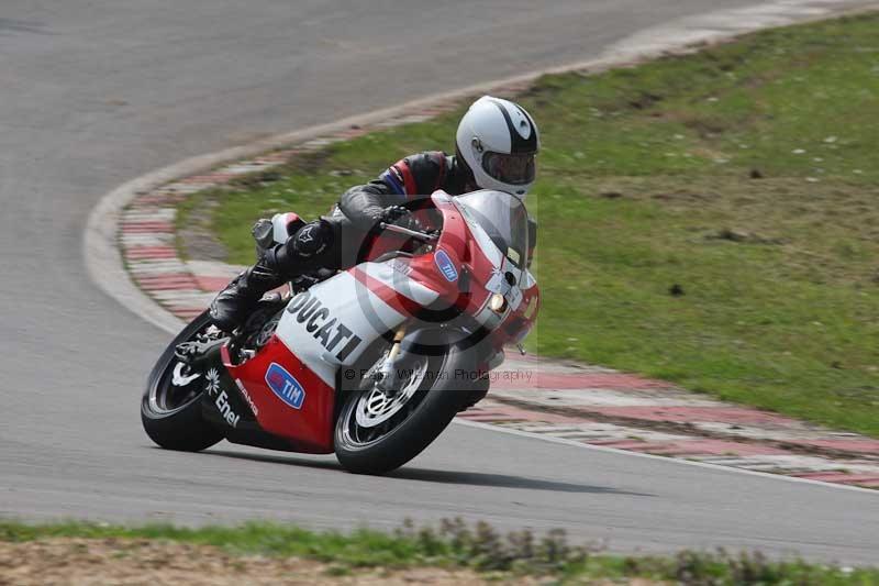 Motorcycle action photographs;Trackday digital images;brands;brands hatch photographs;event digital images;eventdigitalimages;motor racing london;no limits trackday;peter wileman photography;trackday;trackday photos