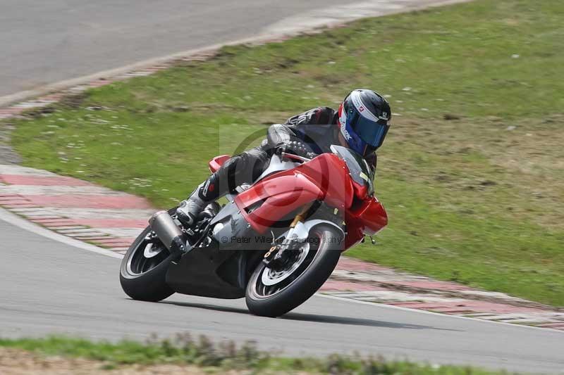 Motorcycle action photographs;Trackday digital images;brands;brands hatch photographs;event digital images;eventdigitalimages;motor racing london;no limits trackday;peter wileman photography;trackday;trackday photos