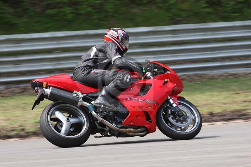 Motorcycle action photographs;Trackday digital images;brands;brands hatch photographs;event digital images;eventdigitalimages;motor racing london;no limits trackday;peter wileman photography;trackday;trackday photos