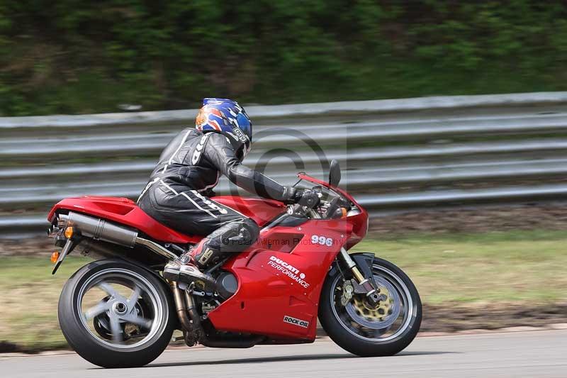 Motorcycle action photographs;Trackday digital images;brands;brands hatch photographs;event digital images;eventdigitalimages;motor racing london;no limits trackday;peter wileman photography;trackday;trackday photos