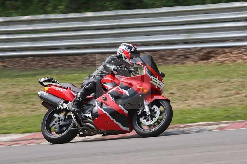 Motorcycle action photographs;Trackday digital images;brands;brands hatch photographs;event digital images;eventdigitalimages;motor racing london;no limits trackday;peter wileman photography;trackday;trackday photos