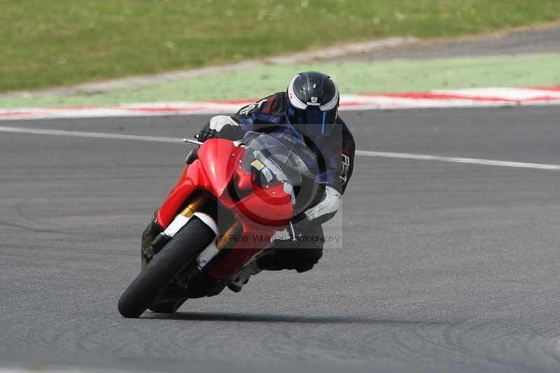 Motorcycle action photographs;Trackday digital images;brands;brands hatch photographs;event digital images;eventdigitalimages;motor racing london;no limits trackday;peter wileman photography;trackday;trackday photos