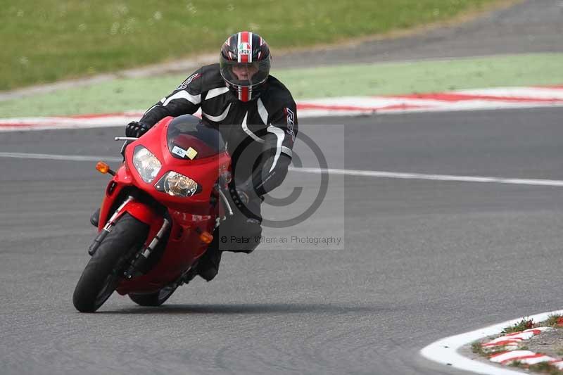 Motorcycle action photographs;Trackday digital images;brands;brands hatch photographs;event digital images;eventdigitalimages;motor racing london;no limits trackday;peter wileman photography;trackday;trackday photos