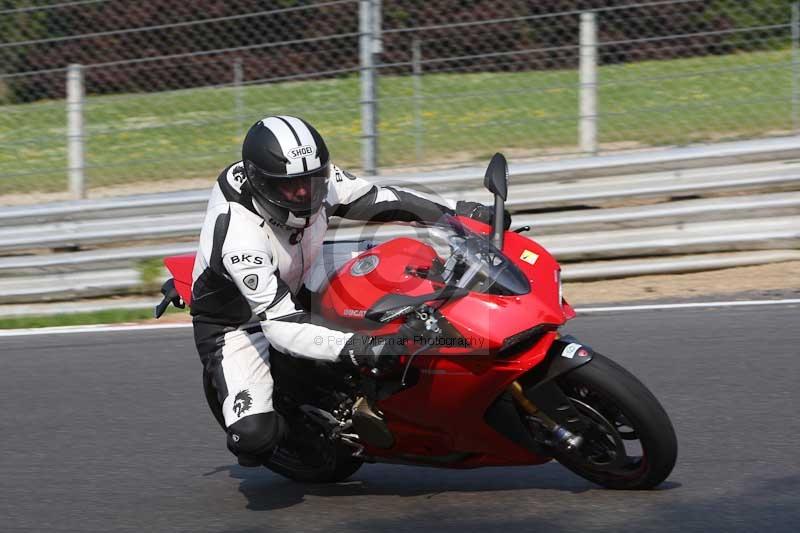 Motorcycle action photographs;Trackday digital images;brands;brands hatch photographs;event digital images;eventdigitalimages;motor racing london;no limits trackday;peter wileman photography;trackday;trackday photos