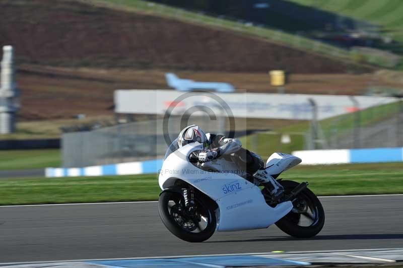 Motorcycle action photographs;donington;donington park leicestershire;donington photographs;event digital images;eventdigitalimages;no limits trackday;peter wileman photography;trackday;trackday digital images;trackday photos
