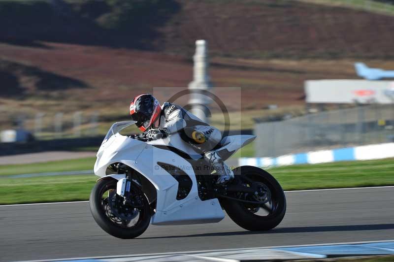 Motorcycle action photographs;donington;donington park leicestershire;donington photographs;event digital images;eventdigitalimages;no limits trackday;peter wileman photography;trackday;trackday digital images;trackday photos