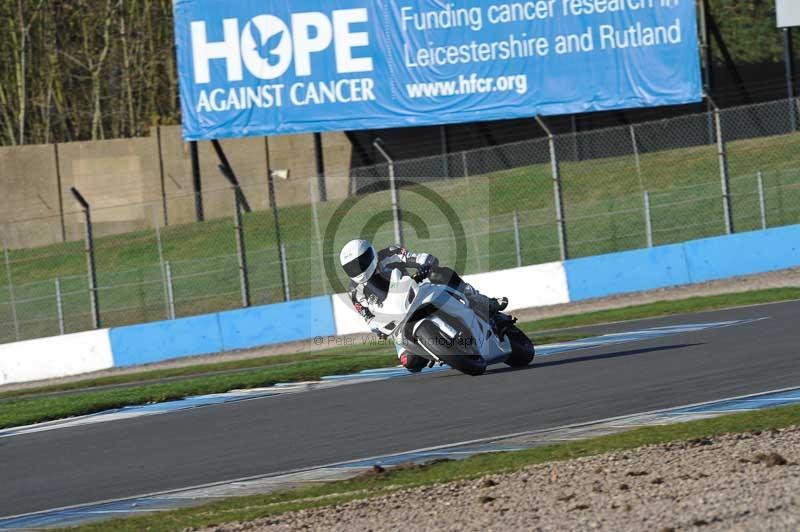 Motorcycle action photographs;donington;donington park leicestershire;donington photographs;event digital images;eventdigitalimages;no limits trackday;peter wileman photography;trackday;trackday digital images;trackday photos