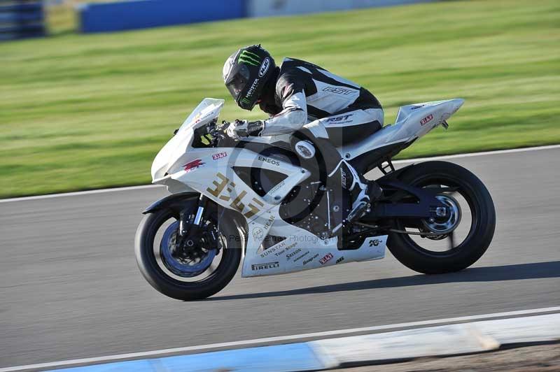 Motorcycle action photographs;donington;donington park leicestershire;donington photographs;event digital images;eventdigitalimages;no limits trackday;peter wileman photography;trackday;trackday digital images;trackday photos