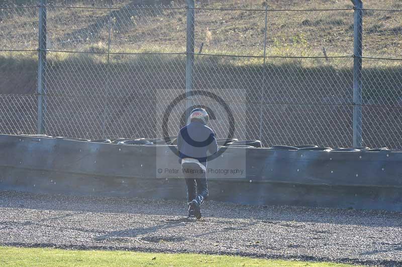 Motorcycle action photographs;donington;donington park leicestershire;donington photographs;event digital images;eventdigitalimages;no limits trackday;peter wileman photography;trackday;trackday digital images;trackday photos