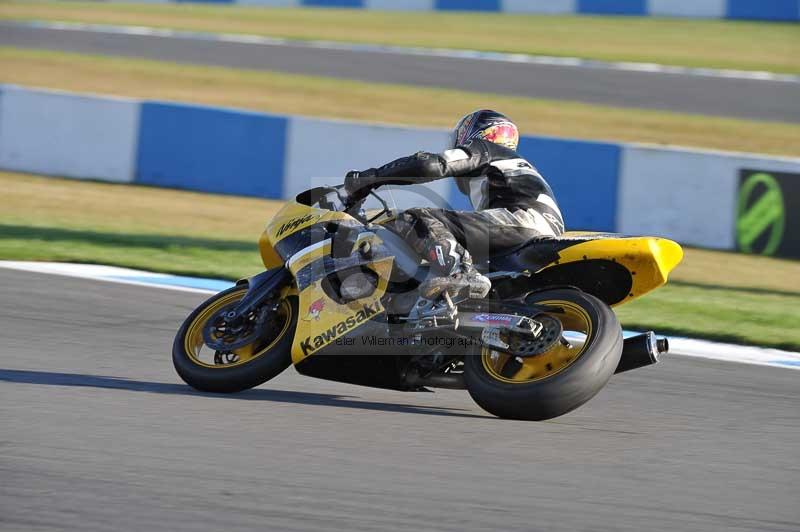 Motorcycle action photographs;donington;donington park leicestershire;donington photographs;event digital images;eventdigitalimages;no limits trackday;peter wileman photography;trackday;trackday digital images;trackday photos