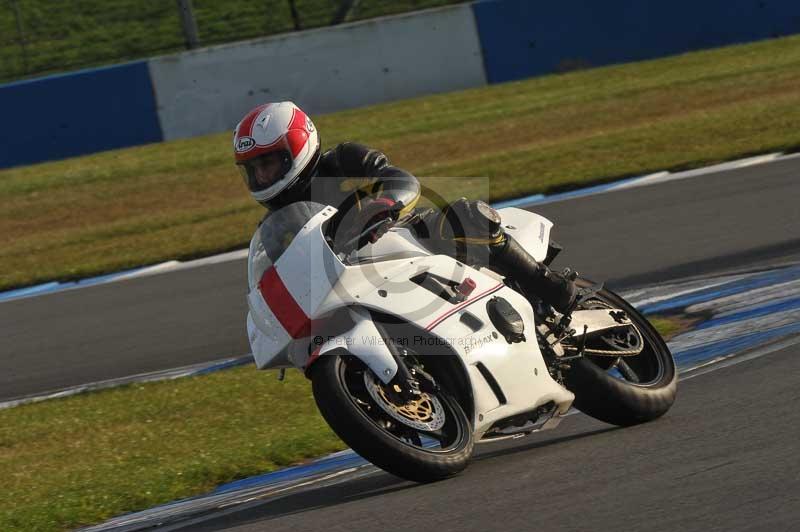 Motorcycle action photographs;donington;donington park leicestershire;donington photographs;event digital images;eventdigitalimages;no limits trackday;peter wileman photography;trackday;trackday digital images;trackday photos