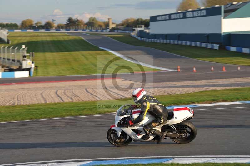 Motorcycle action photographs;donington;donington park leicestershire;donington photographs;event digital images;eventdigitalimages;no limits trackday;peter wileman photography;trackday;trackday digital images;trackday photos
