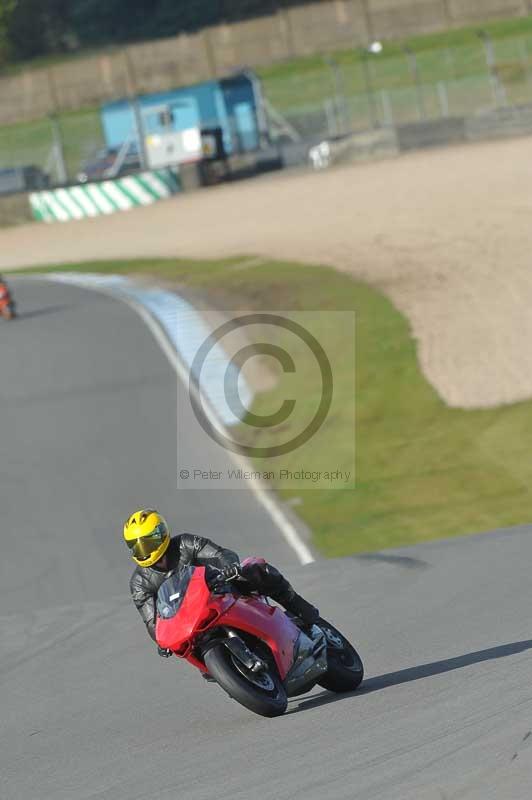 Motorcycle action photographs;donington;donington park leicestershire;donington photographs;event digital images;eventdigitalimages;no limits trackday;peter wileman photography;trackday;trackday digital images;trackday photos