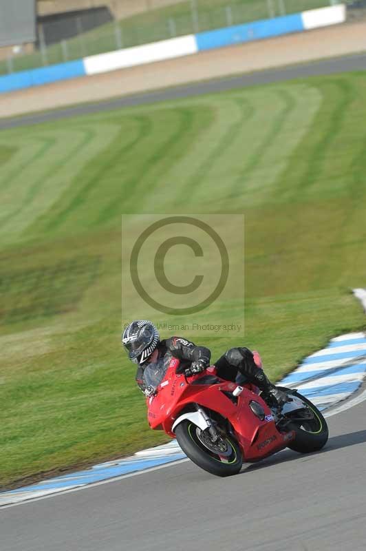 Motorcycle action photographs;donington;donington park leicestershire;donington photographs;event digital images;eventdigitalimages;no limits trackday;peter wileman photography;trackday;trackday digital images;trackday photos