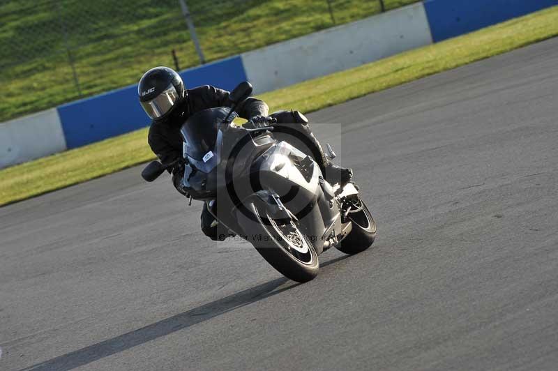 Motorcycle action photographs;donington;donington park leicestershire;donington photographs;event digital images;eventdigitalimages;no limits trackday;peter wileman photography;trackday;trackday digital images;trackday photos