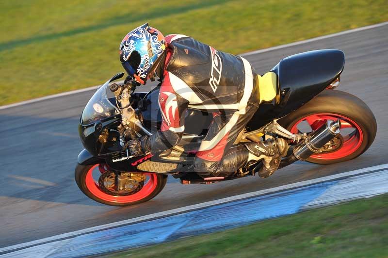 Motorcycle action photographs;donington;donington park leicestershire;donington photographs;event digital images;eventdigitalimages;no limits trackday;peter wileman photography;trackday;trackday digital images;trackday photos