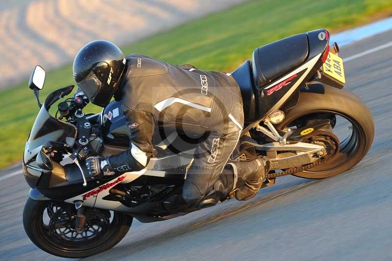 Motorcycle action photographs;donington;donington park leicestershire;donington photographs;event digital images;eventdigitalimages;no limits trackday;peter wileman photography;trackday;trackday digital images;trackday photos