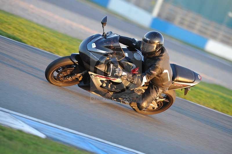 Motorcycle action photographs;donington;donington park leicestershire;donington photographs;event digital images;eventdigitalimages;no limits trackday;peter wileman photography;trackday;trackday digital images;trackday photos