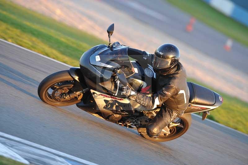 Motorcycle action photographs;donington;donington park leicestershire;donington photographs;event digital images;eventdigitalimages;no limits trackday;peter wileman photography;trackday;trackday digital images;trackday photos