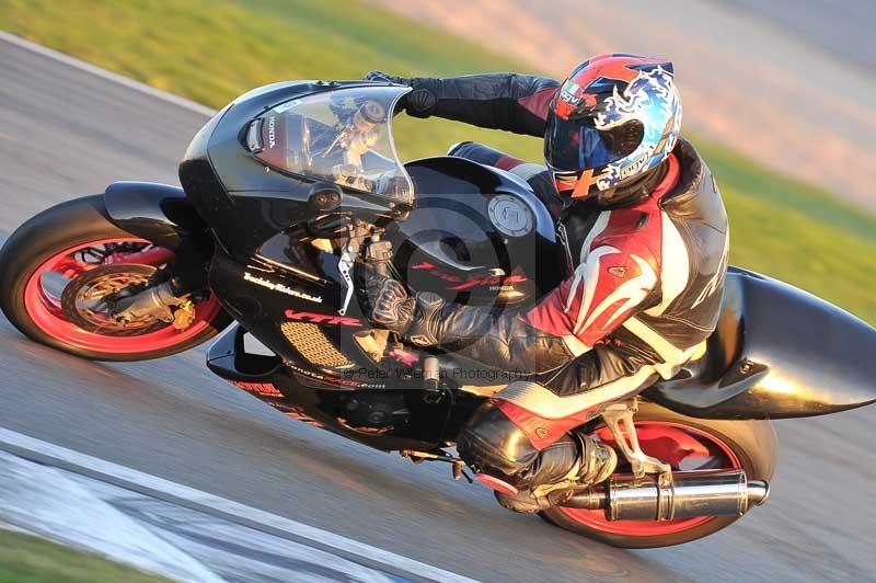 Motorcycle action photographs;donington;donington park leicestershire;donington photographs;event digital images;eventdigitalimages;no limits trackday;peter wileman photography;trackday;trackday digital images;trackday photos