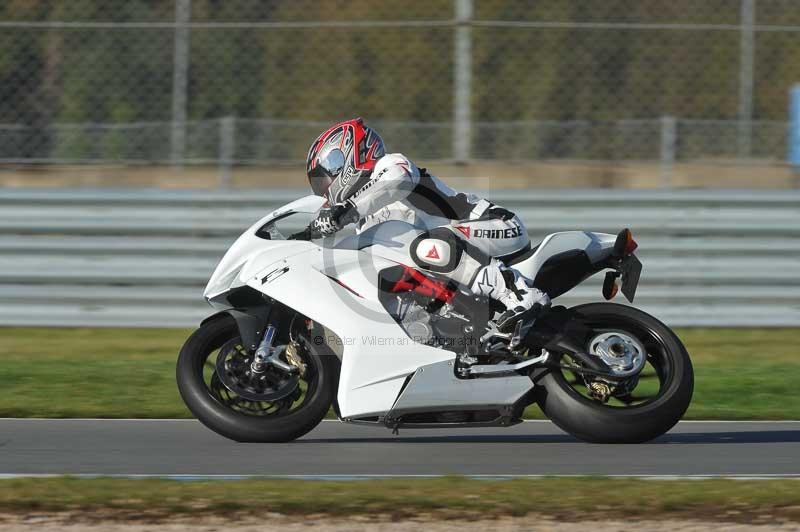 Motorcycle action photographs;donington;donington park leicestershire;donington photographs;event digital images;eventdigitalimages;no limits trackday;peter wileman photography;trackday;trackday digital images;trackday photos