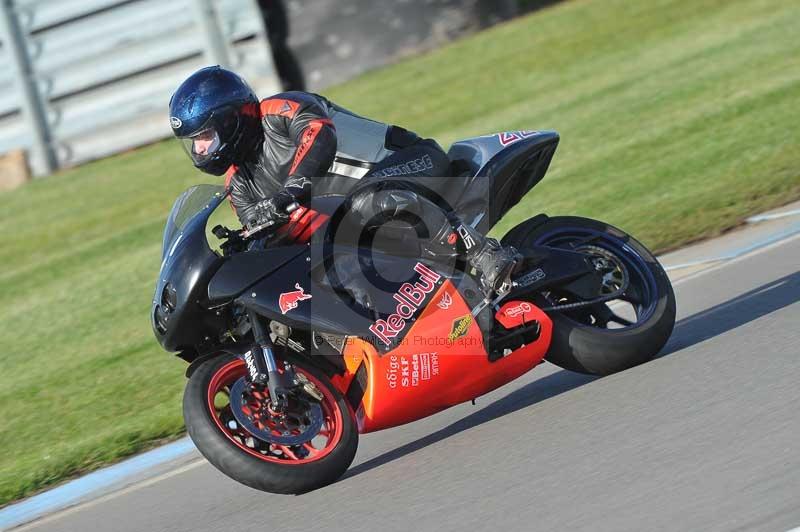 Motorcycle action photographs;donington;donington park leicestershire;donington photographs;event digital images;eventdigitalimages;no limits trackday;peter wileman photography;trackday;trackday digital images;trackday photos