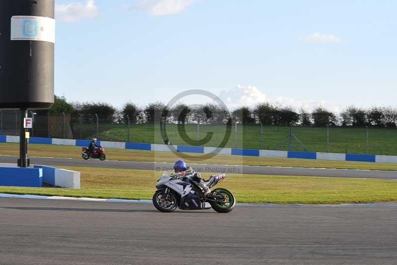 Motorcycle action photographs;donington;donington park leicestershire;donington photographs;event digital images;eventdigitalimages;no limits trackday;peter wileman photography;trackday;trackday digital images;trackday photos