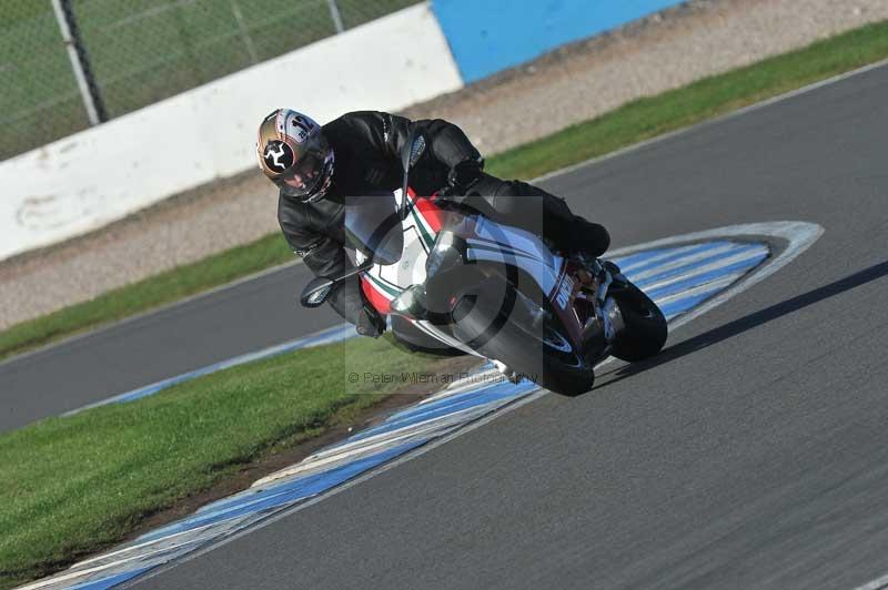 Motorcycle action photographs;donington;donington park leicestershire;donington photographs;event digital images;eventdigitalimages;no limits trackday;peter wileman photography;trackday;trackday digital images;trackday photos