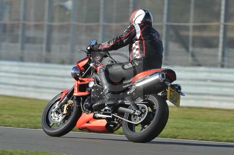 Motorcycle action photographs;donington;donington park leicestershire;donington photographs;event digital images;eventdigitalimages;no limits trackday;peter wileman photography;trackday;trackday digital images;trackday photos