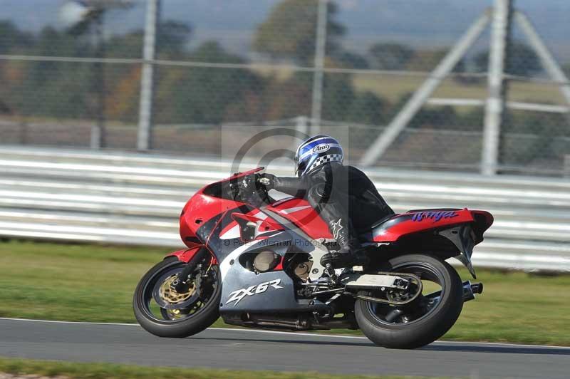 Motorcycle action photographs;donington;donington park leicestershire;donington photographs;event digital images;eventdigitalimages;no limits trackday;peter wileman photography;trackday;trackday digital images;trackday photos