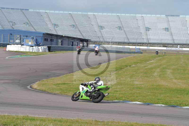 Rockingham no limits trackday;enduro digital images;event digital images;eventdigitalimages;no limits trackdays;peter wileman photography;racing digital images;rockingham raceway northamptonshire;rockingham trackday photographs;trackday digital images;trackday photos