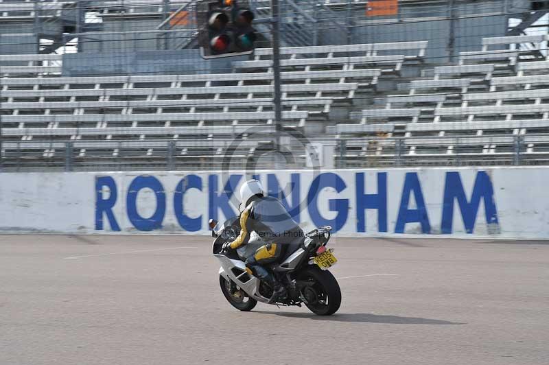 Rockingham no limits trackday;enduro digital images;event digital images;eventdigitalimages;no limits trackdays;peter wileman photography;racing digital images;rockingham raceway northamptonshire;rockingham trackday photographs;trackday digital images;trackday photos