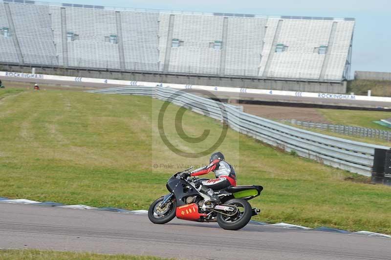 Rockingham no limits trackday;enduro digital images;event digital images;eventdigitalimages;no limits trackdays;peter wileman photography;racing digital images;rockingham raceway northamptonshire;rockingham trackday photographs;trackday digital images;trackday photos