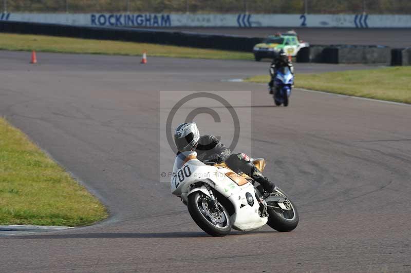 Rockingham no limits trackday;enduro digital images;event digital images;eventdigitalimages;no limits trackdays;peter wileman photography;racing digital images;rockingham raceway northamptonshire;rockingham trackday photographs;trackday digital images;trackday photos
