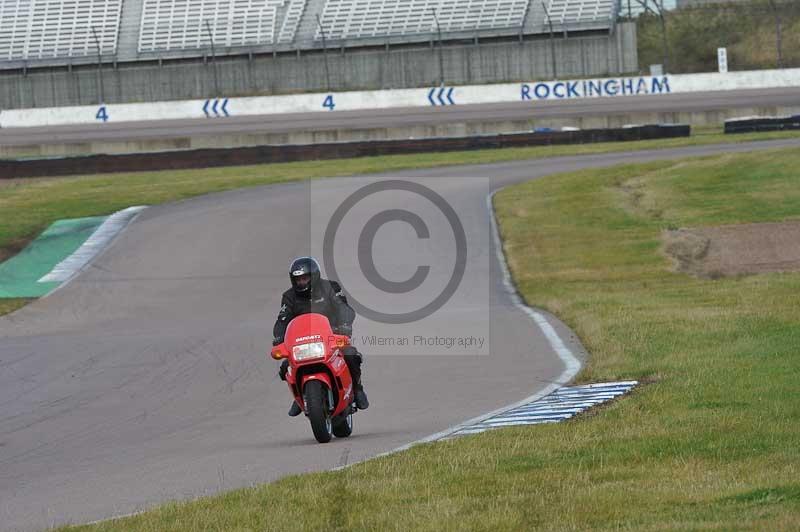 Rockingham no limits trackday;enduro digital images;event digital images;eventdigitalimages;no limits trackdays;peter wileman photography;racing digital images;rockingham raceway northamptonshire;rockingham trackday photographs;trackday digital images;trackday photos