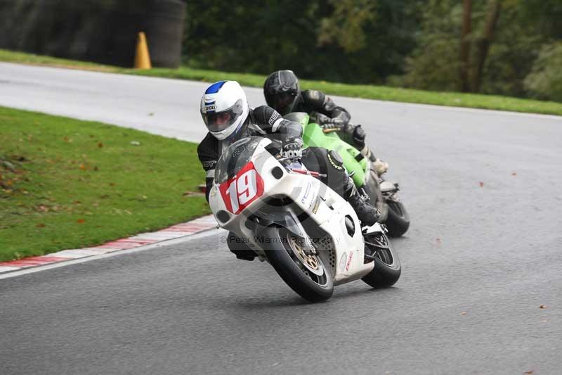 Motorcycle action photographs;Trackday digital images;cadwell;cadwell park photographs;event digital images;eventdigitalimages;motor racing louth lincolnshire;no limits trackdays;peter wileman photography;trackday;trackday photos