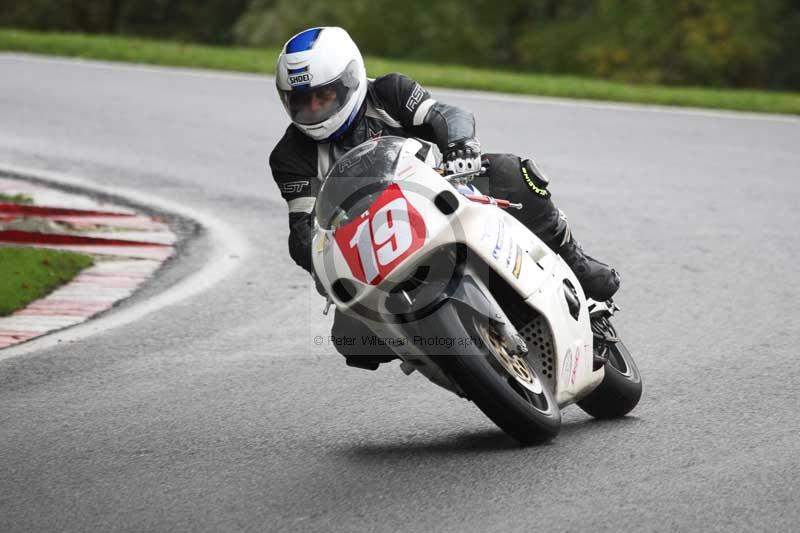 Motorcycle action photographs;Trackday digital images;cadwell;cadwell park photographs;event digital images;eventdigitalimages;motor racing louth lincolnshire;no limits trackdays;peter wileman photography;trackday;trackday photos