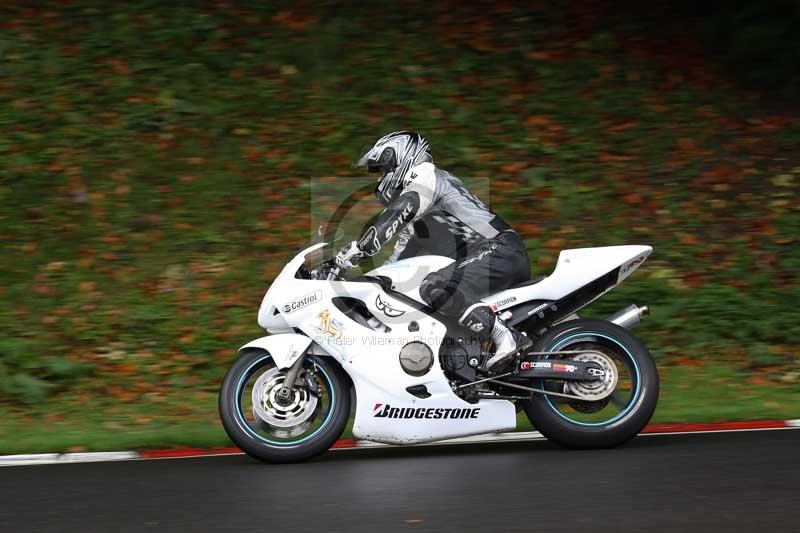 Motorcycle action photographs;Trackday digital images;cadwell;cadwell park photographs;event digital images;eventdigitalimages;motor racing louth lincolnshire;no limits trackdays;peter wileman photography;trackday;trackday photos