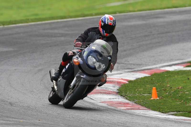 Motorcycle action photographs;Trackday digital images;cadwell;cadwell park photographs;event digital images;eventdigitalimages;motor racing louth lincolnshire;no limits trackdays;peter wileman photography;trackday;trackday photos