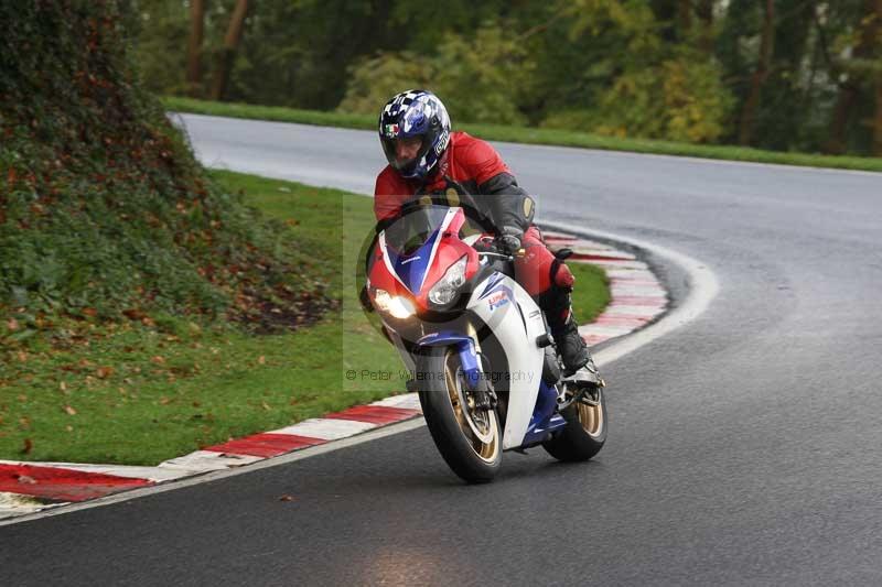 Motorcycle action photographs;Trackday digital images;cadwell;cadwell park photographs;event digital images;eventdigitalimages;motor racing louth lincolnshire;no limits trackdays;peter wileman photography;trackday;trackday photos