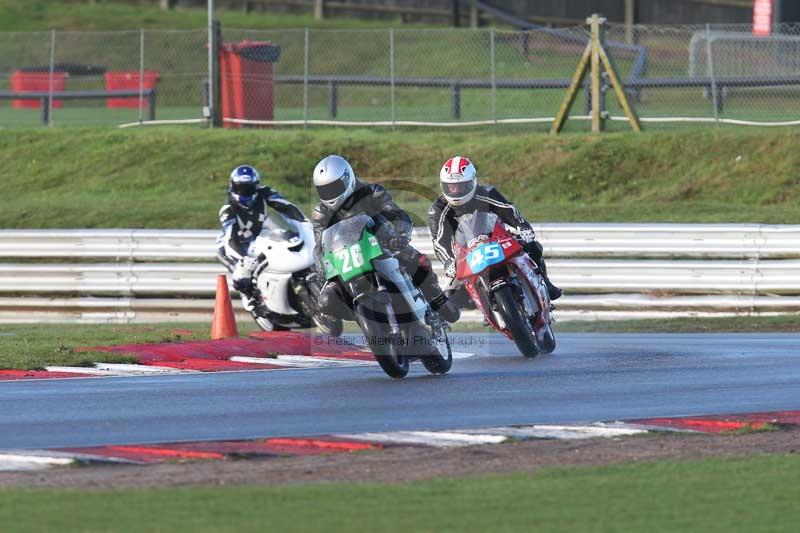 Motorcycle action photographs;Trackday digital images;event digital images;eventdigitalimages;no limits trackday;peter wileman photography;snetterton;snetterton circuit norfolk;snetterton photographs;trackday;trackday photos