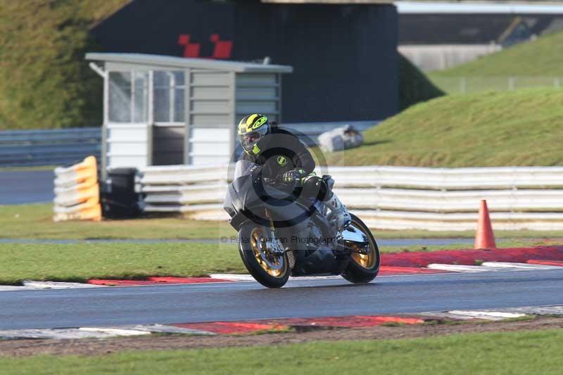 Motorcycle action photographs;Trackday digital images;event digital images;eventdigitalimages;no limits trackday;peter wileman photography;snetterton;snetterton circuit norfolk;snetterton photographs;trackday;trackday photos