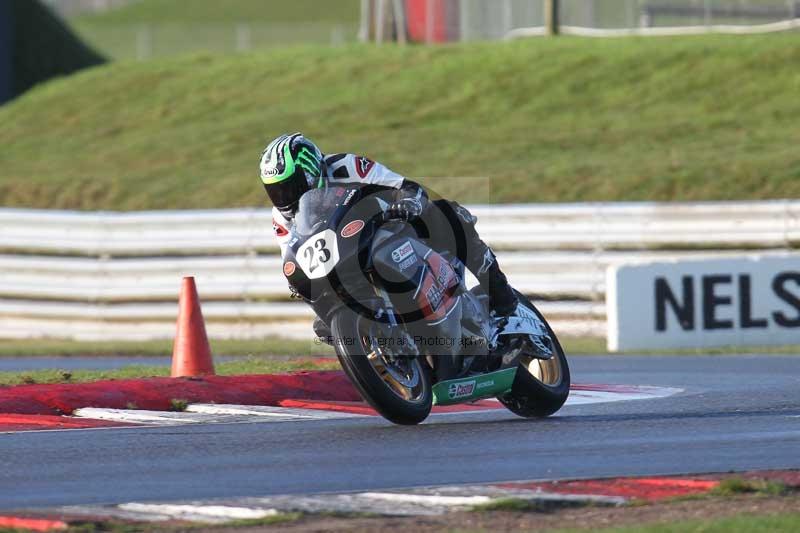 Motorcycle action photographs;Trackday digital images;event digital images;eventdigitalimages;no limits trackday;peter wileman photography;snetterton;snetterton circuit norfolk;snetterton photographs;trackday;trackday photos