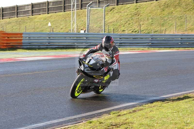 Motorcycle action photographs;Trackday digital images;event digital images;eventdigitalimages;no limits trackday;peter wileman photography;snetterton;snetterton circuit norfolk;snetterton photographs;trackday;trackday photos