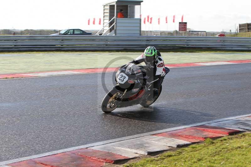 Motorcycle action photographs;Trackday digital images;event digital images;eventdigitalimages;no limits trackday;peter wileman photography;snetterton;snetterton circuit norfolk;snetterton photographs;trackday;trackday photos