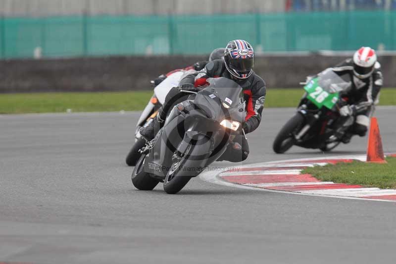 Motorcycle action photographs;Trackday digital images;event digital images;eventdigitalimages;no limits trackday;peter wileman photography;snetterton;snetterton circuit norfolk;snetterton photographs;trackday;trackday photos