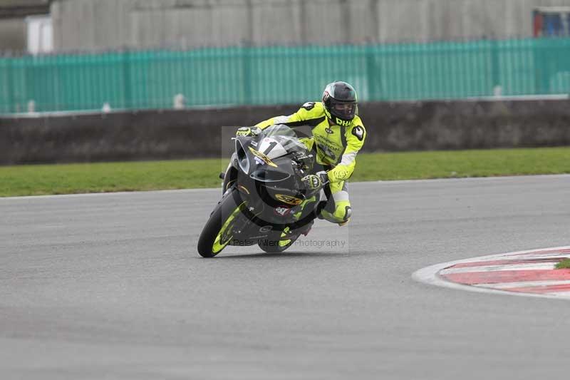 Motorcycle action photographs;Trackday digital images;event digital images;eventdigitalimages;no limits trackday;peter wileman photography;snetterton;snetterton circuit norfolk;snetterton photographs;trackday;trackday photos