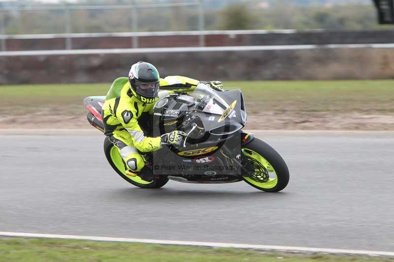 Motorcycle action photographs;Trackday digital images;event digital images;eventdigitalimages;no limits trackday;peter wileman photography;snetterton;snetterton circuit norfolk;snetterton photographs;trackday;trackday photos